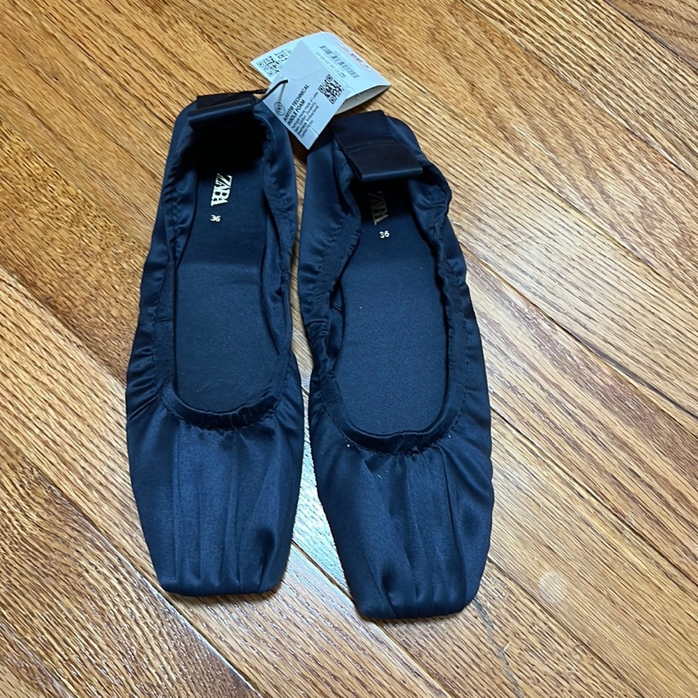 Women’s Zara ballerina shoes, size 6